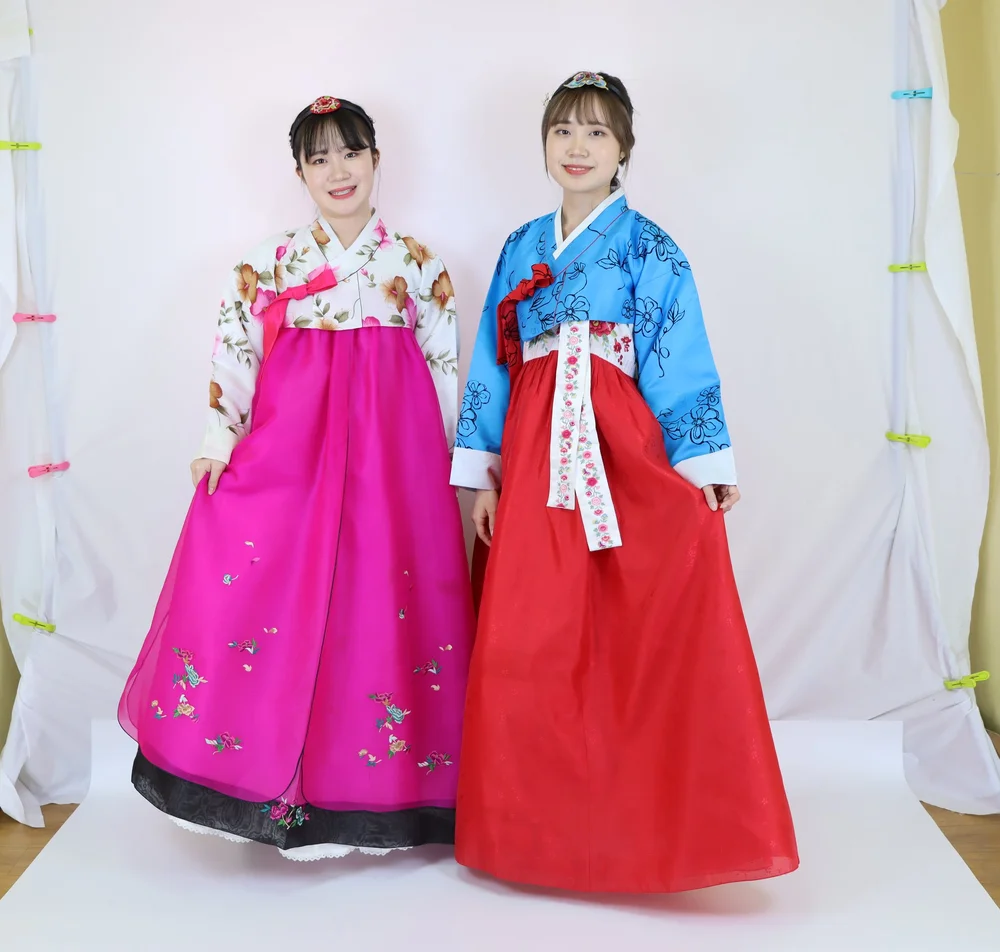 친구와 맞춰 입은 한복